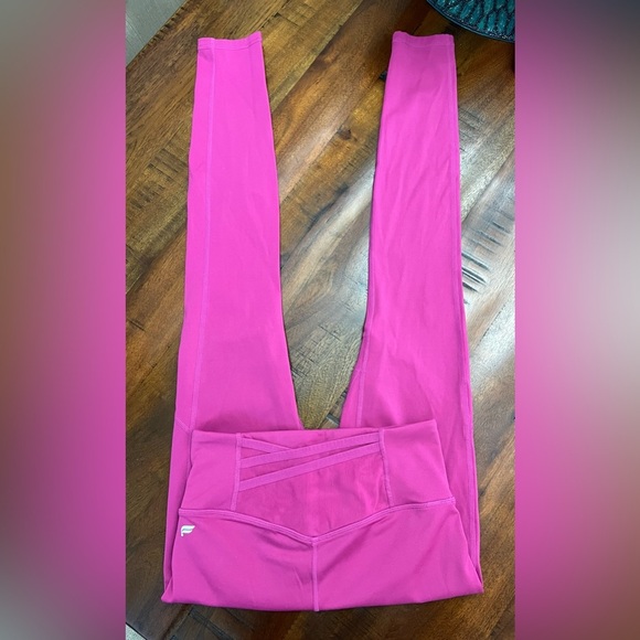 Fabletics Womens Trinity High Waisted Pocket Legging Very Berry Motion365 - Picture 3 of 3